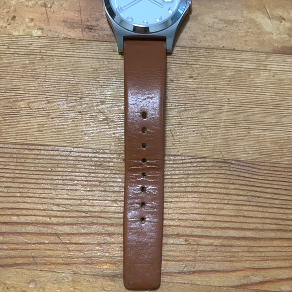 MARC BY MARC JACOBS White Dial Light Brown Leather Strap Ladies Watch MBM1373 - Picture 5 of 9